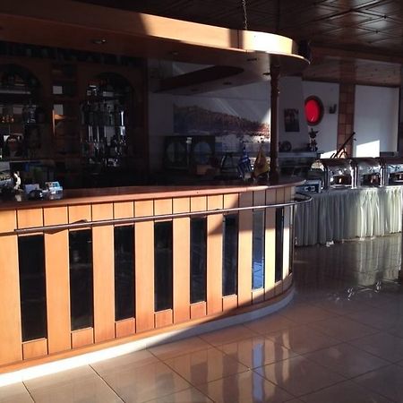 Coralli Holidays Loutra  外观 照片